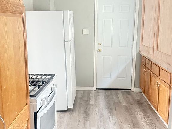 5th image of 734 Meek St