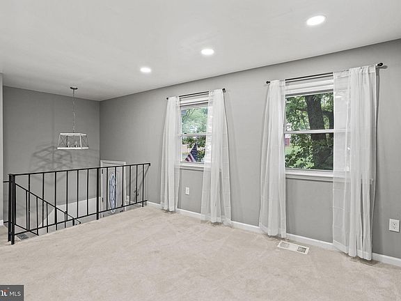 3rd image of 13625 Lynbrook Ct
