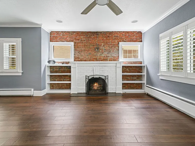2370 Elm St — Photo 25