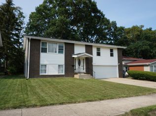 2008 Arthur Dr, Waukegan, IL 60087
