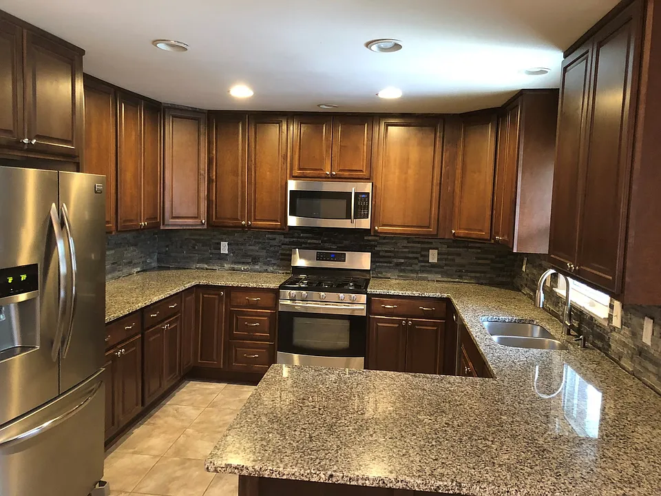 1010 Green Valley Rd SW