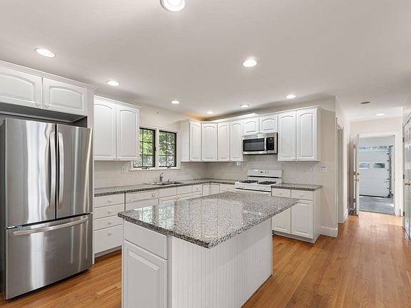 3rd image of 340 Weston Rd