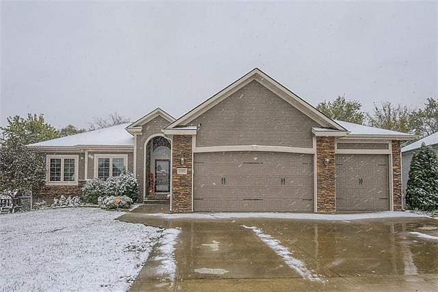 1st image of 1403 NW Cottonwood Dr