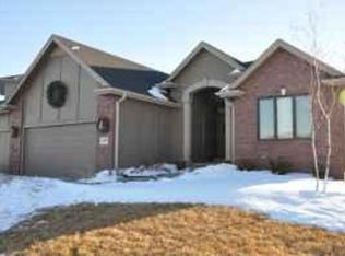 6800 Glass Ridge Dr, Lincoln, NE 68526