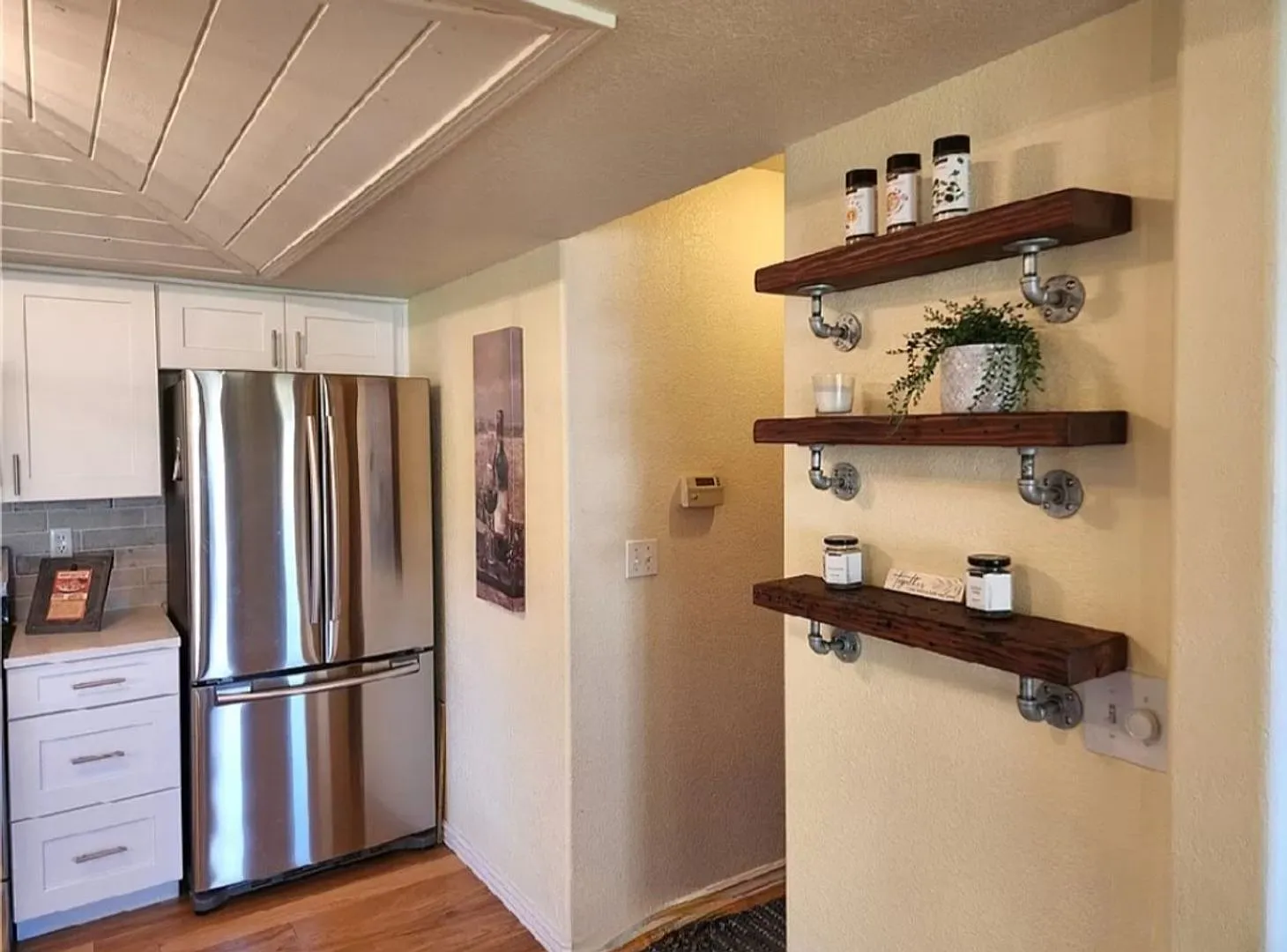 Beautiful home over the Hammersley Inlet — Photo 2