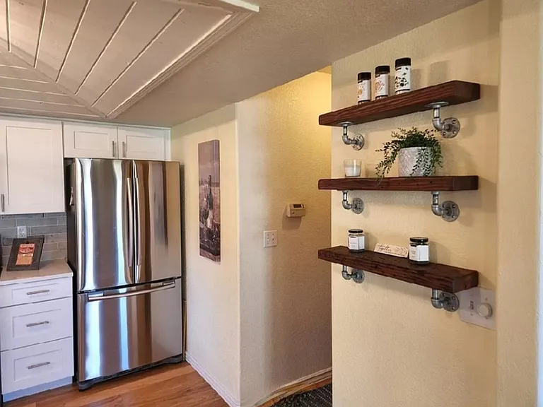 247 SE Weston Rd — Photo 2