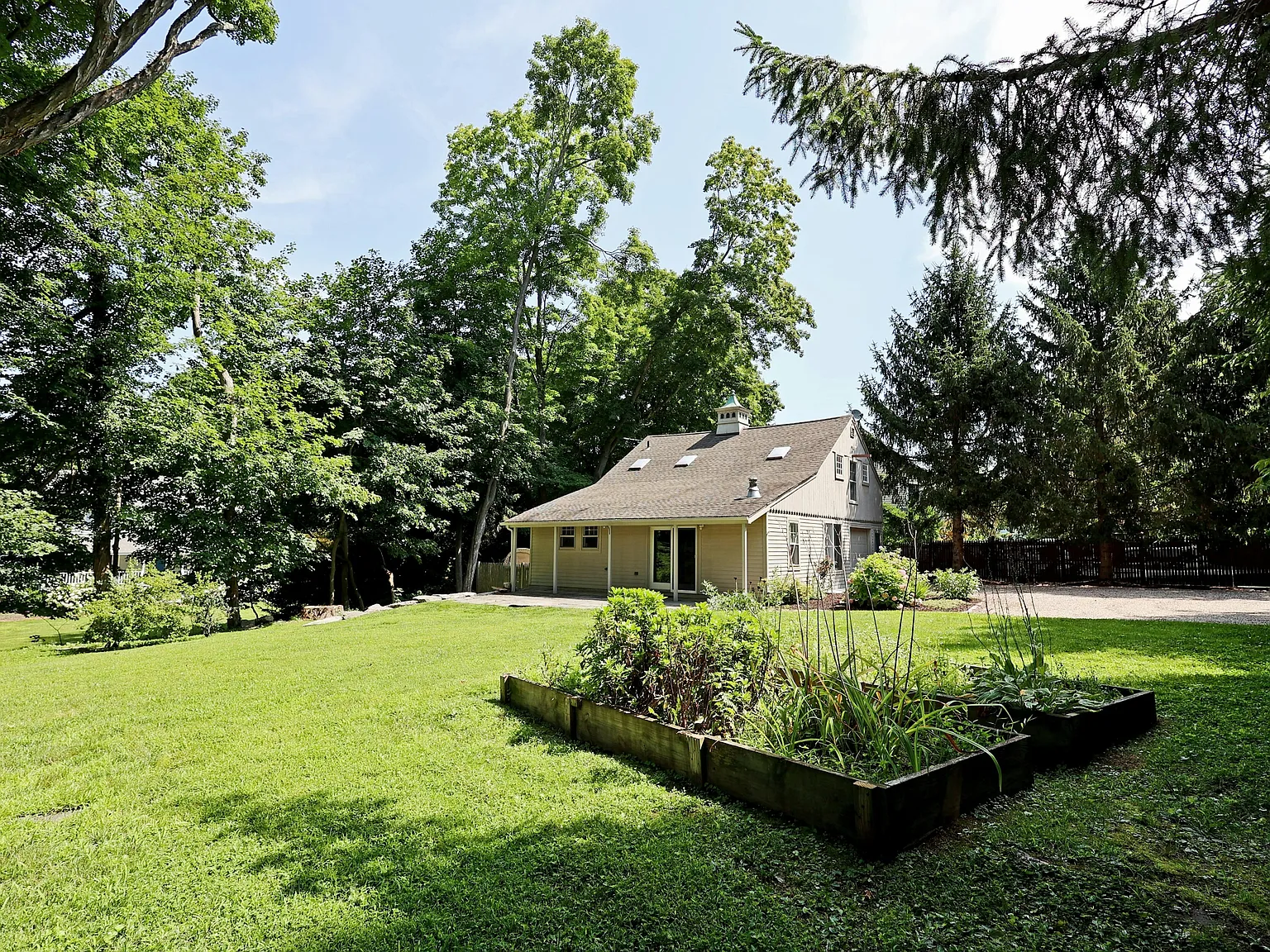 2 bed, 980 sqft, $3,800 — Photo 3
