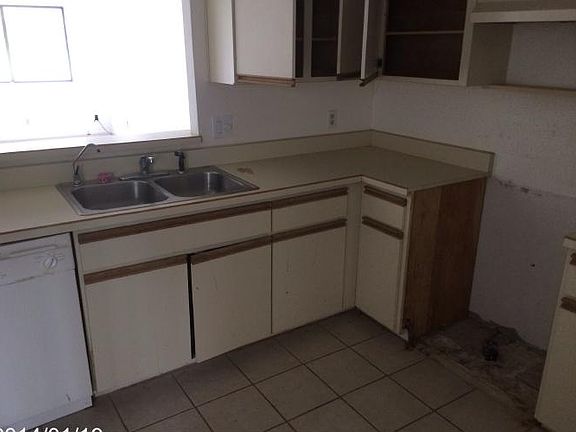 5th image of 511 Lakebridge Dr