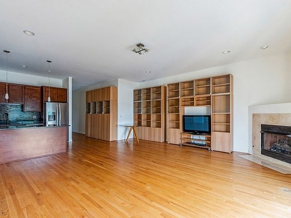 3rd image of 1329 W Loyola Ave APT 4B