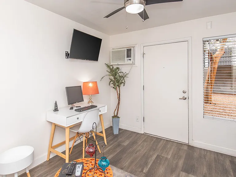 Studio 710 Apartments — Photo 34