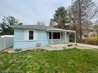 3226 Dean Rd, Lambertville, MI 48144