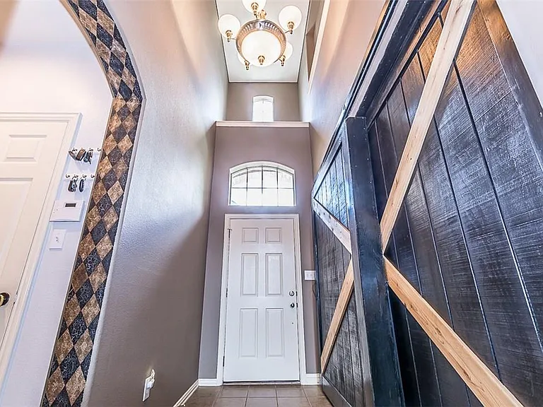 8312 Clear Bay — Photo 2