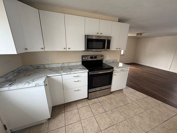 3rd image of 3832 Brook Dr