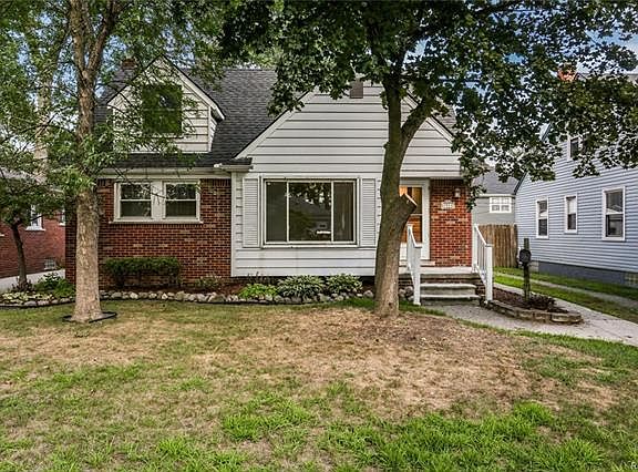2nd image of 1914 Clifton Ave