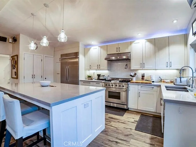 1530 Marine Ave — Photo 9
