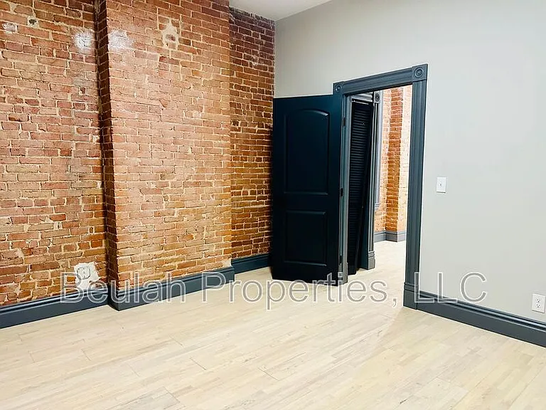 1952 Cherokee St #2F — Photo 11