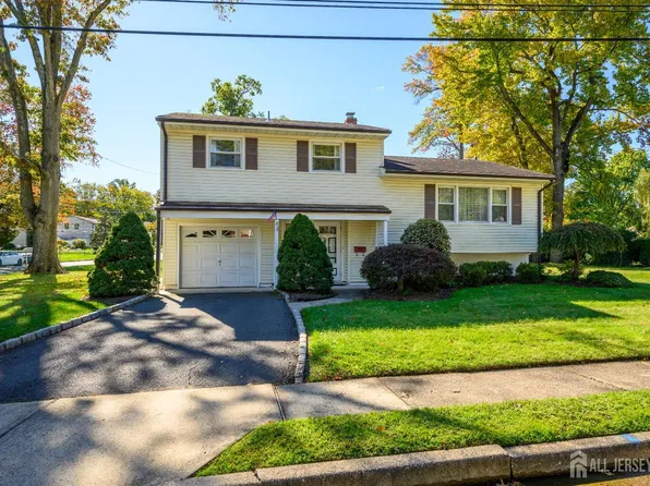 5 Berdine Ct, Colonia, NJ 07067
