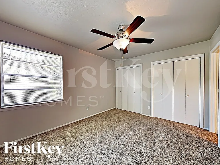430 Kelly Ct — Photo 8