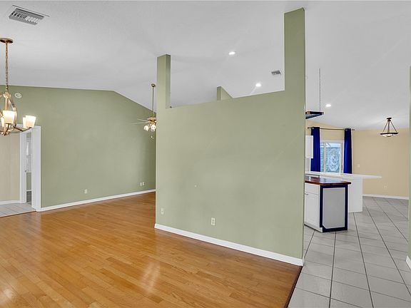 4th image of 2065 19th Ave SW