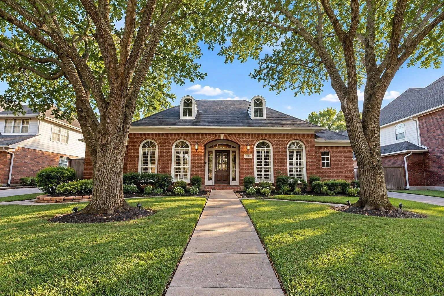 4 bed, 2.5 bath, 2766 sqft, $2,450 — Photo 1