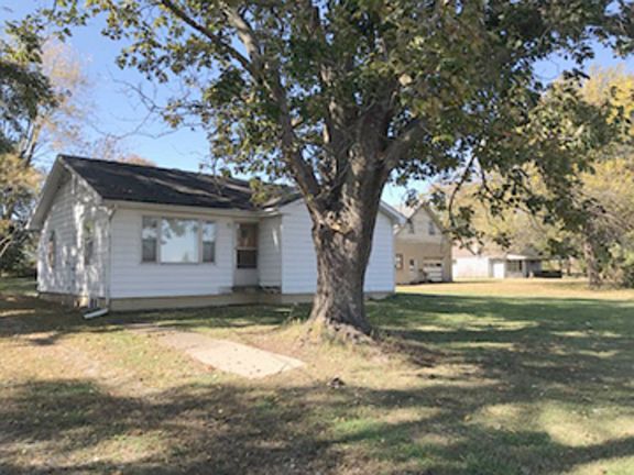 2nd image of 825 County Road 2300 E