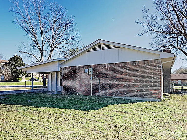 835 Live Oak Dr — Photo 15