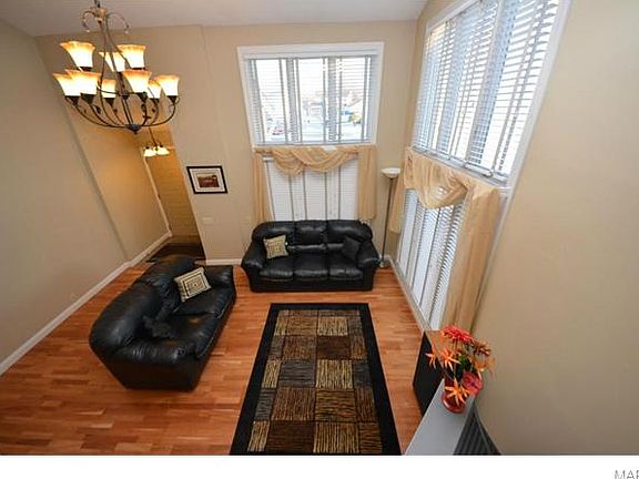 4th image of 7 Lakeside Cir