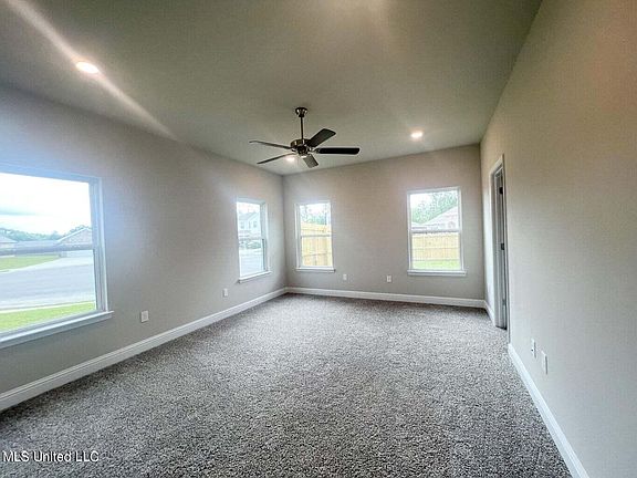 4th image of 5052 Fairbury Dr