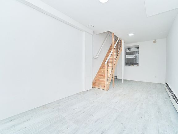 3rd image of 132 W 109th St APT 1B