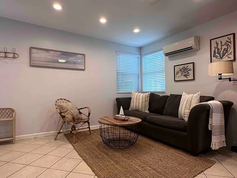 116 E 14th St #3 — Photo 6