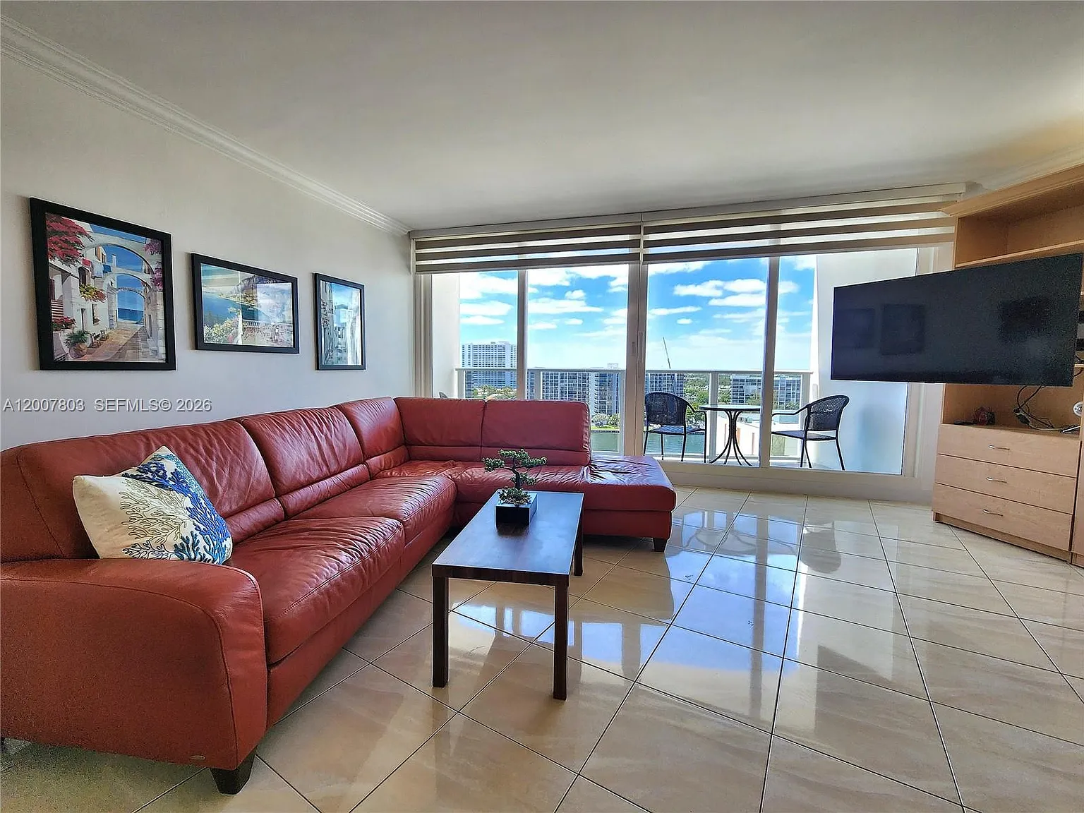 Alexander Towers Condo — Photo 4