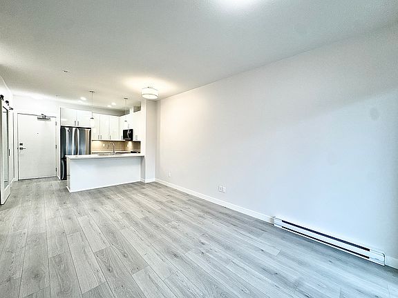 5th image of 33886 Pine St #612