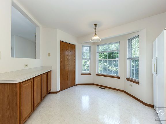 5th image of 14017 S Cambridge Cir