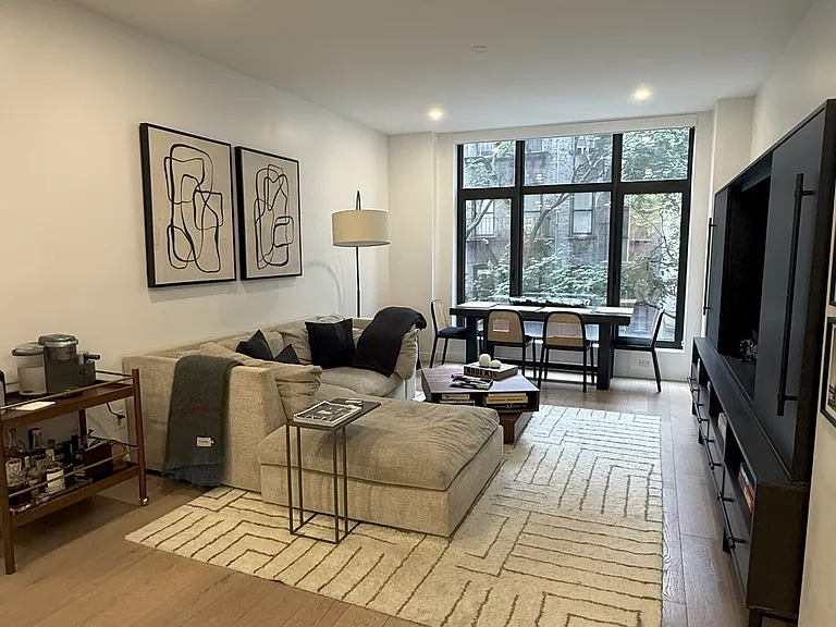 249 E 50th St #5B — Photo 1