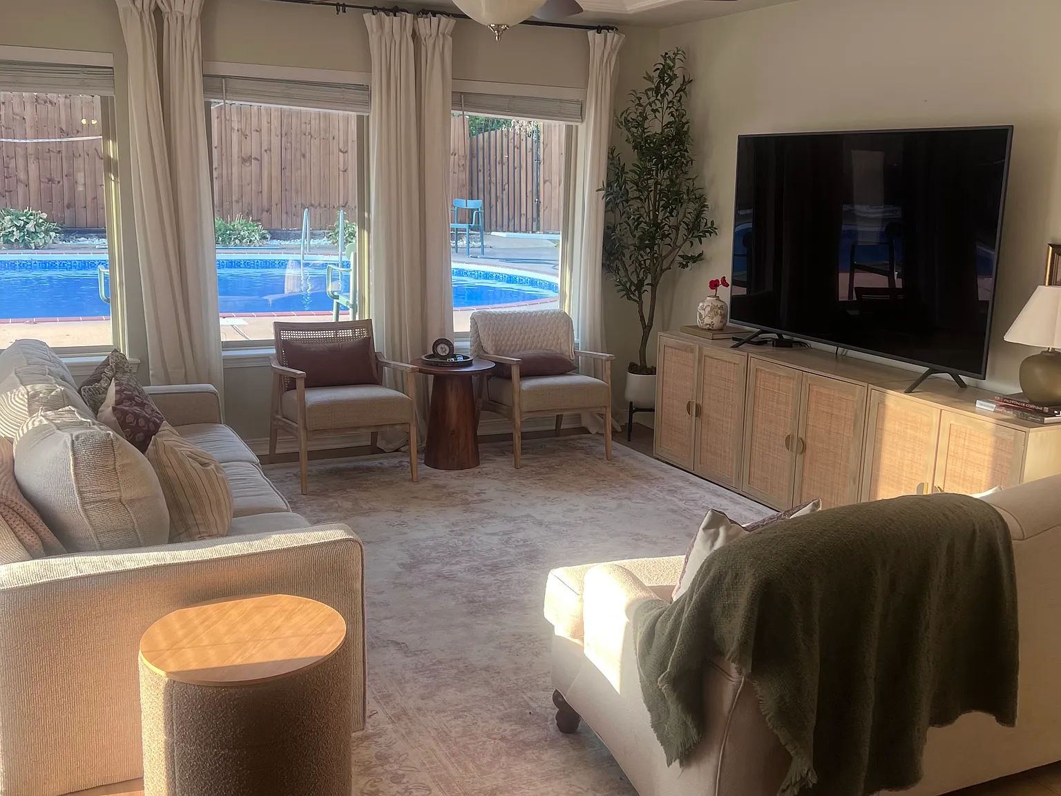 4 bed, 2474 sqft, $2,300 — Photo 4