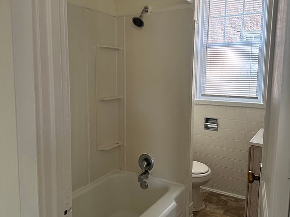 5th image of 2-1409 W 10th St