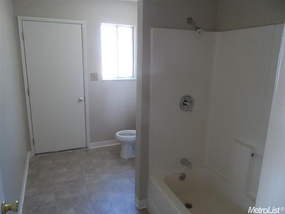 4th image of 842 Garden Gate Dr