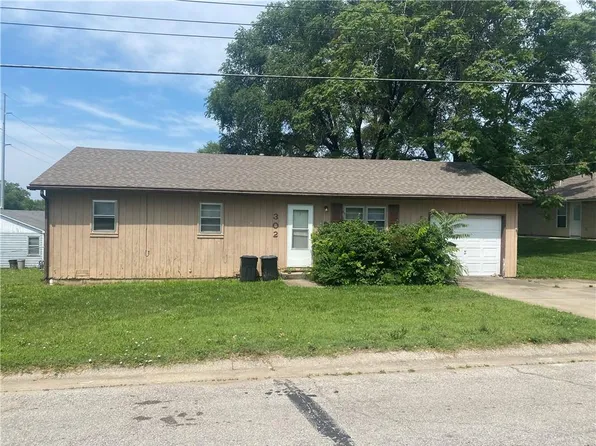 302 N Water St, Market, MO 64093