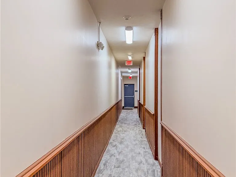 137 N Main St #B — Photo 28