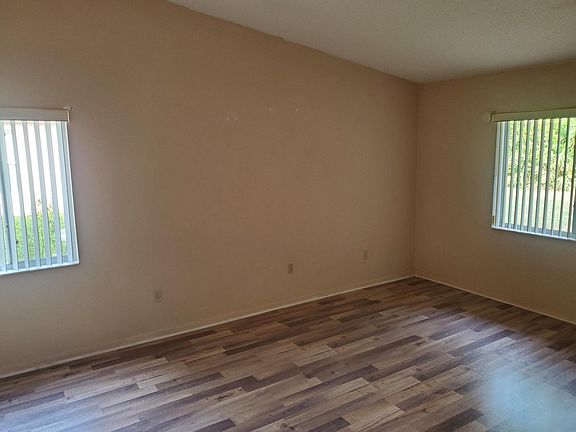 2nd image of 5 Warwick Pl