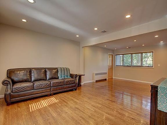 5th image of 31 Fulton St