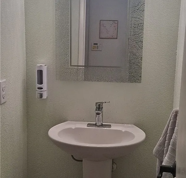 121 Logansberry Ln — Photo 28