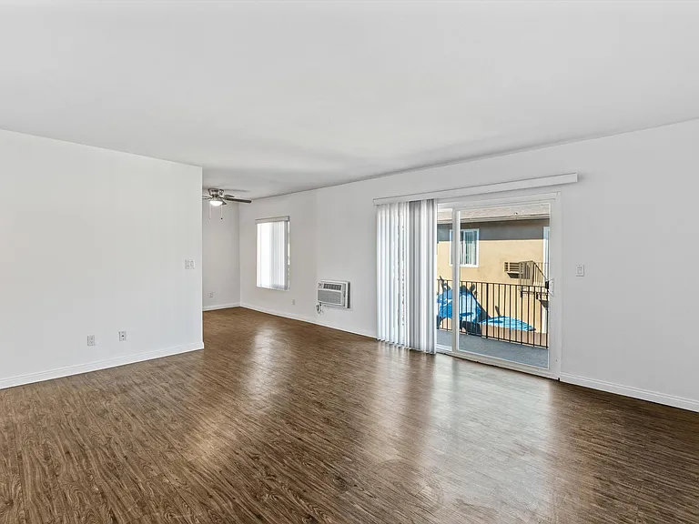 Elmwood Apartments — Photo 41