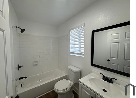 119 W Century Blvd — Photo 9