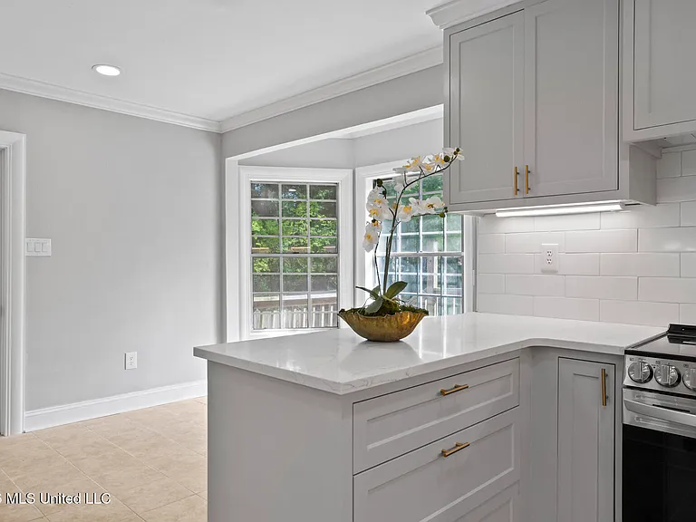 1112 Meadowbrook Rd — Photo 13