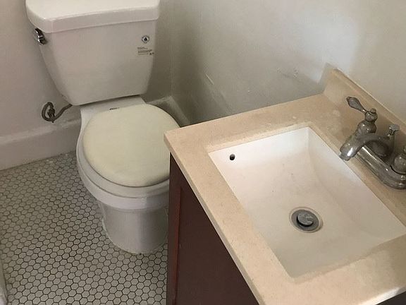 5th image of 3057 Leeward Ave APT 1