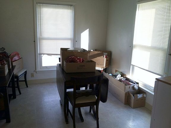 Dining room. 9'3" x 11'8"