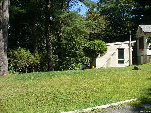 5th image of 722 Old Route 17