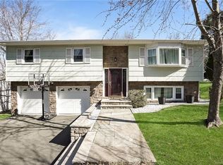 5 Rock Dr, Valley Cottage, NY