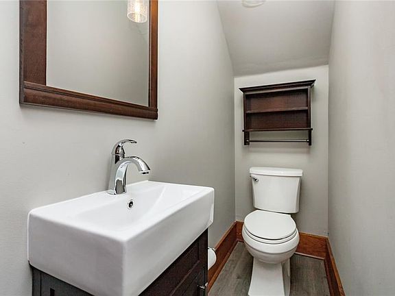 5th image of 606 E Jefferson St
